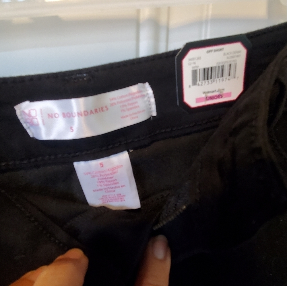 🍉 womens/girls juniors size 5 No Boundaries denim shorts in black - Picture 6 of 8